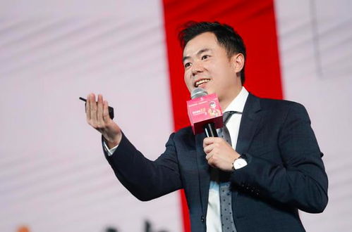 霸王茶姬创始人含泪鞠躬，深情致谢员工