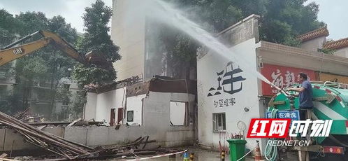 澡堂垮塌悲剧致2死，遇难者家属痛斥违建隐患