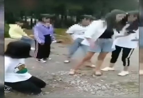 两女孩在鬼屋被强制猥亵 一人获刑