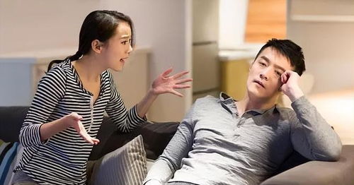 男子与人起冲突被妻子一把拽身后捂嘴