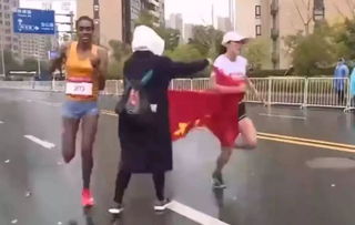 董事长与神秘女子共跑马拉松引热议，公司紧急回应澄清真相