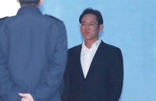 李在镕中国行一改高冷全程微笑脸
