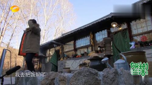 在缅华人艰难生活，没有铺盖，只能在马路边露天而宿