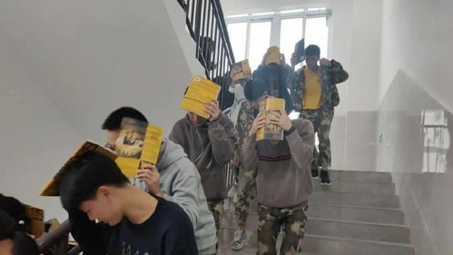 地震瞬间，昆明一学校30秒撤离学生