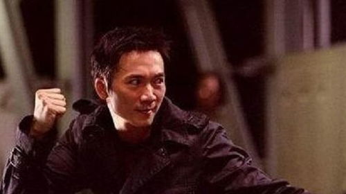 成龙御用反派理查德·诺顿离世，影坛失去一位传奇巨星