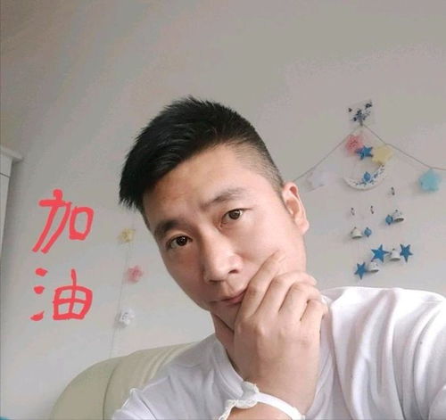 小伙嚼槟榔8年变“大方脸”