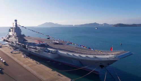 山东舰航母编队挺进应变区，捍卫国家安全，展示我国海军力量