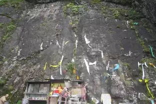 东南亚人扎堆云南虎跳峡