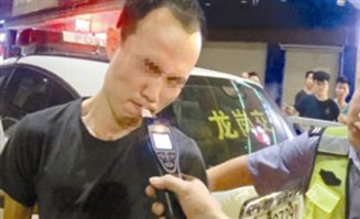 甲亢哥遭遇深圳交警的温馨提醒——水灵灵的瞬间