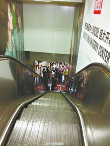 深圳地铁扶梯发生踩踏事件，官方迅速回应，全力保障乘客安全