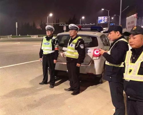 台警员拦查可疑车辆遭冲撞