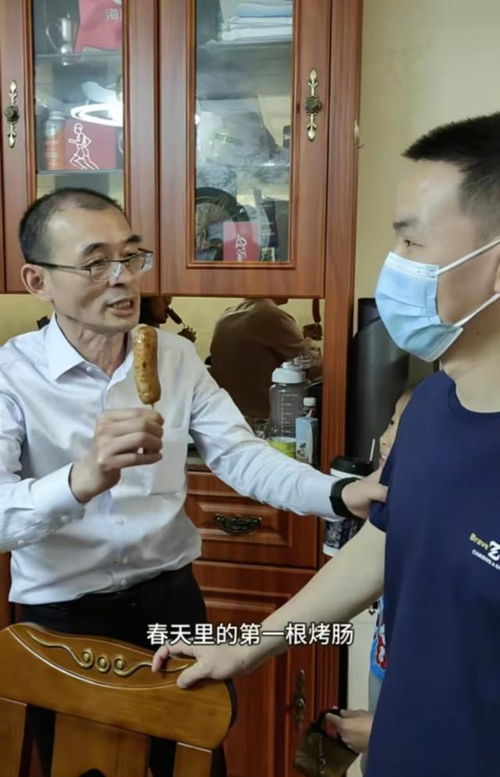 谢浩男母亲晒与孩子合照