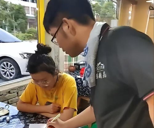网友帮男大学生拍照，回家发现竟然是李现！