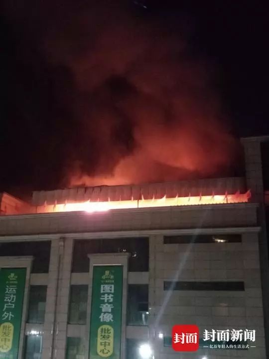 大楼起火悲剧致16死，副市长等32人被追责，安全监管再敲警钟