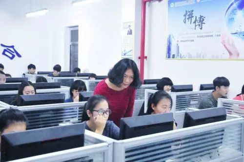 有电子商务专业的技校