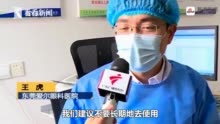 小伙熬夜刷手机，警惕视网膜脱落的严重后果