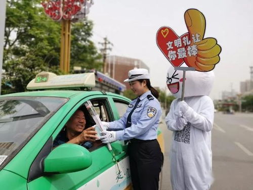 小朋友过马路，车辆集体按下暂停键——城市文明交通的温暖瞬间