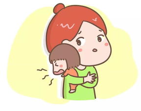 大姨抱二宝没抱大宝 妈妈拼命提醒