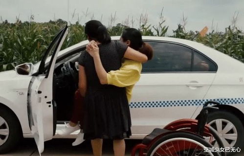 前方车祸 女子弃车而逃