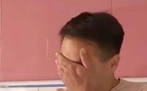 爸爸看到生出来的是儿子表情平静