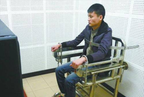 美国悲剧，警察12秒射杀脑瘫自闭症男孩，社会舆论哗然