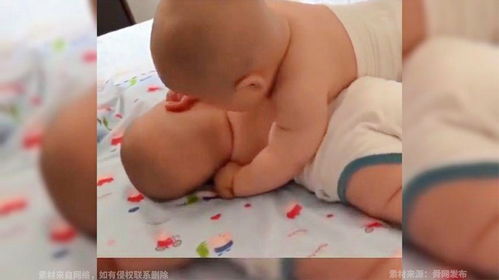 11个月大双胞胎一喝奶就犯困