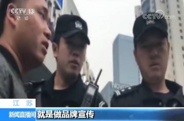 女教师上海街头怒怼偷拍老法师