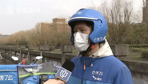 辅警飞身跳河救下轻生女子