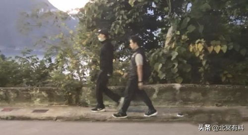 女生爬山 腿抖得不像是自己的