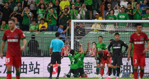 北京国安6-1大胜山东泰山，足球场上的精彩对决