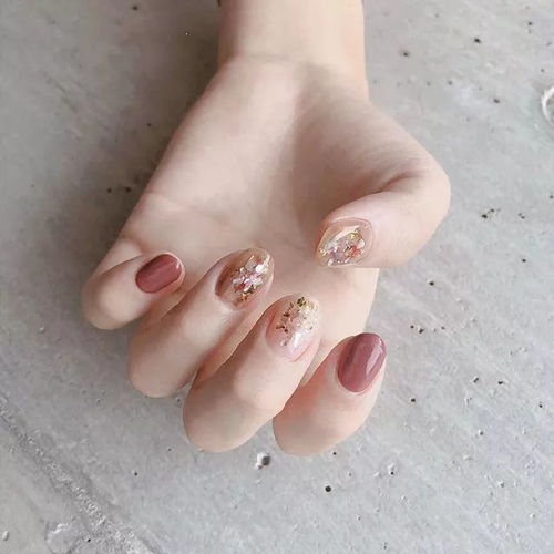 蒯曼被夸美甲好看瞬间害羞