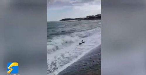 两中国公民在海外度假时不幸遇海浪卷走，一人遇难一人失踪