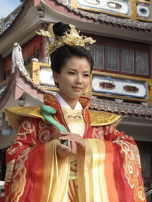 刘涛为妈祖献寿桃