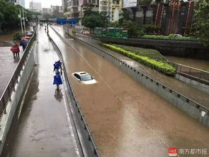 深圳暴雨，地铁站遭遇漏水，驾车视线受阻