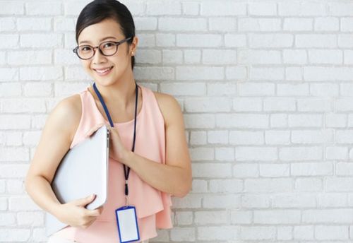 长相完美的听障女孩，自信绽放，知道自己美