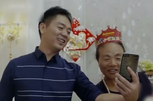 刘强东母亲食堂煮饺子，温暖瞬间在京东传递
